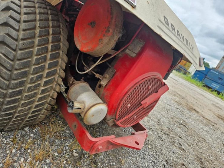 #2036-•-gravely-810-garden-tractor-image-17