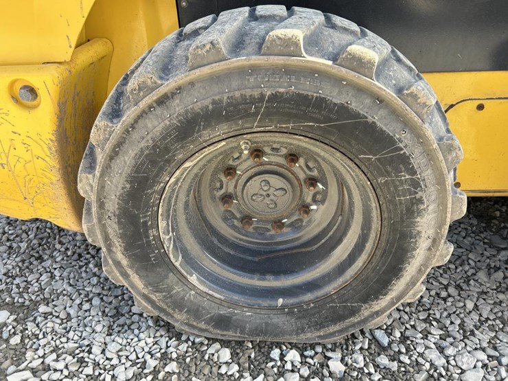 2022-new-holland-l320-image-55