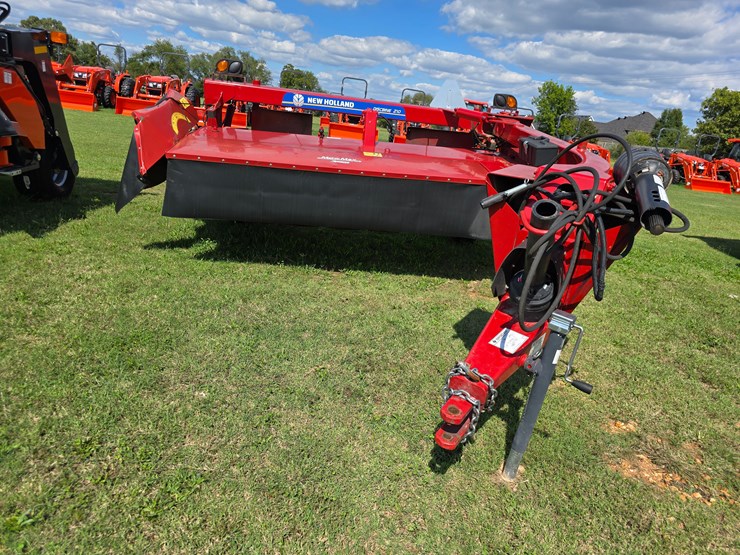 2022-new-holland-210-image-35