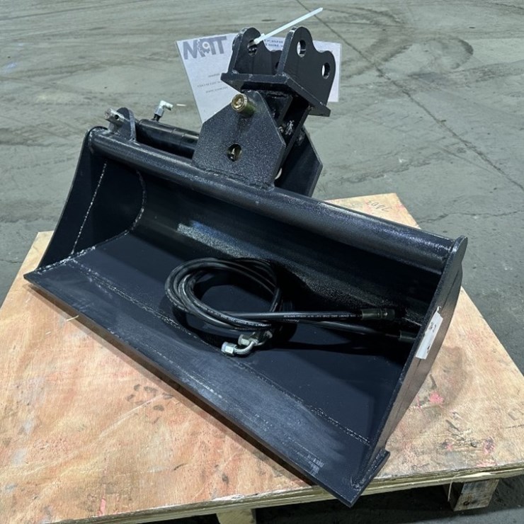 2025 TPM 32" Articulating Muck Bucket