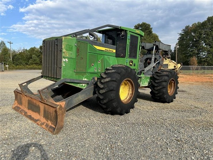 2018-deere-648l-image-4