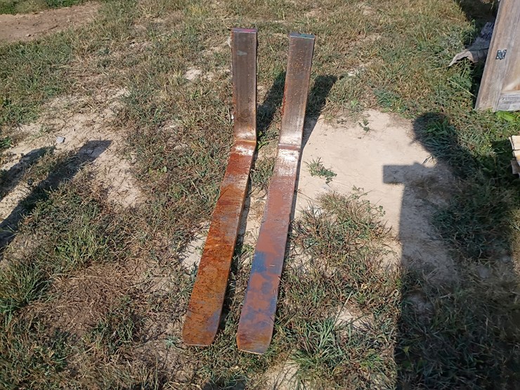 #106-•-set-of-42"-pallet-forks-image-1