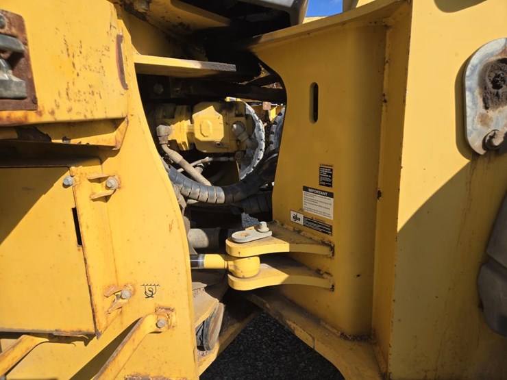 2007-deere-844j-image-38
