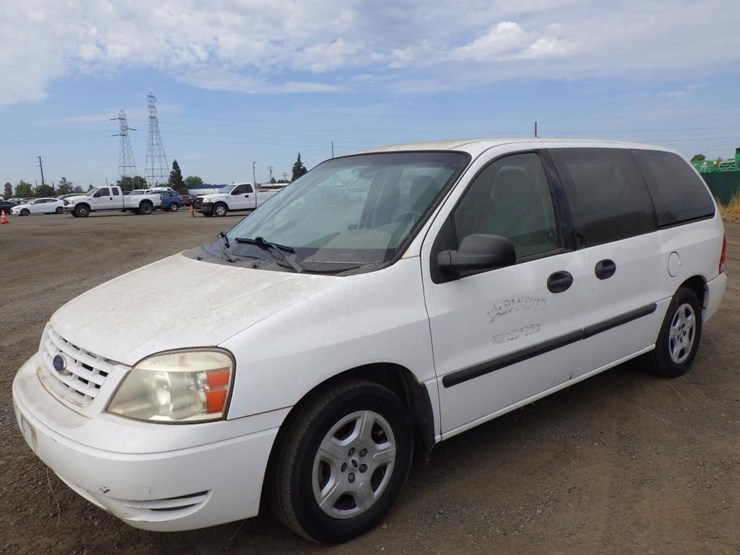 2004-ford-freestar-image-1