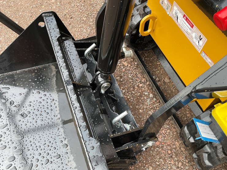 #8171-•-agt-compact-track-loader-image-11