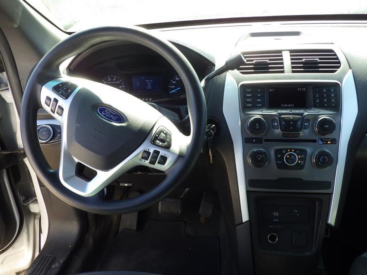2015-ford-explorer-image-9