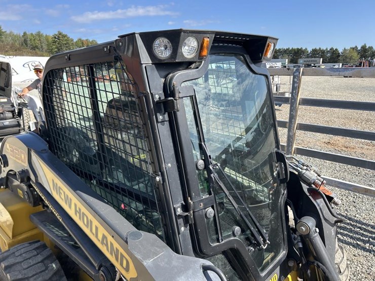 2022-new-holland-l320-image-39