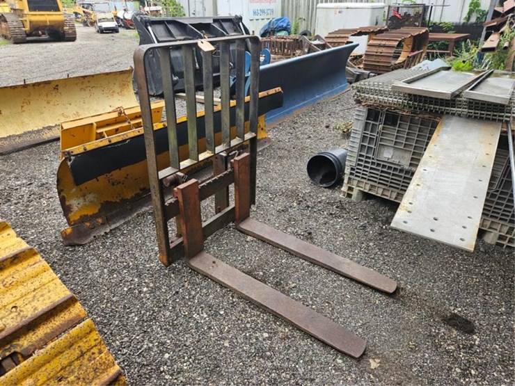 #2048-•-42"-fork-lift-pallet-forks-image-1
