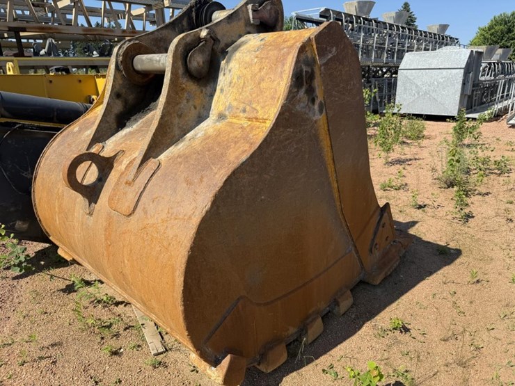 2020-deere-670g-lc-image-32