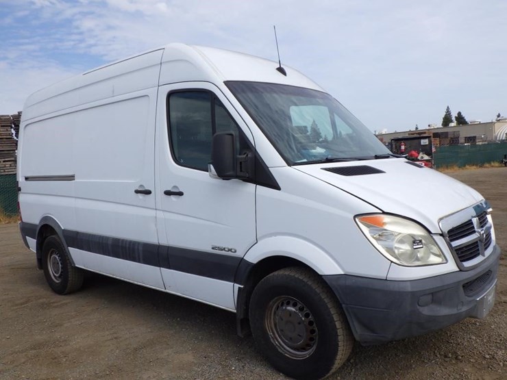 2008-dodge-sprinter-2500-image-2