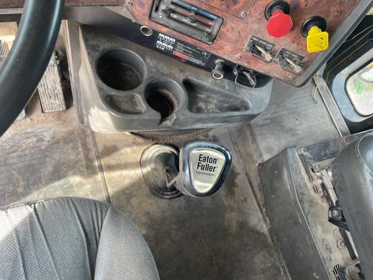 #1003-•-1997-international-semi-tractor-(has-wi-title)-image-52