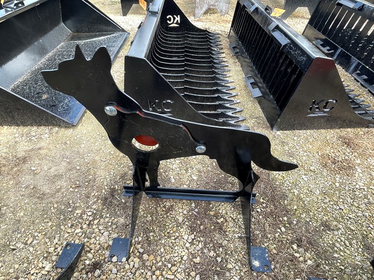#3024-•-metal-coyote-target-image-1
