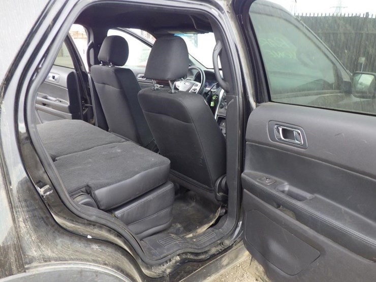 2015-ford-explorer-image-8