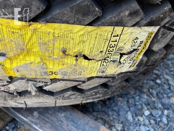 (2)-new-425/65r22.5-steer-tires-image-3