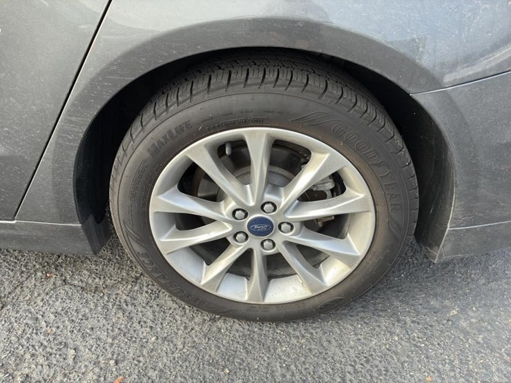 2017-ford-fusion-sedan-image-5