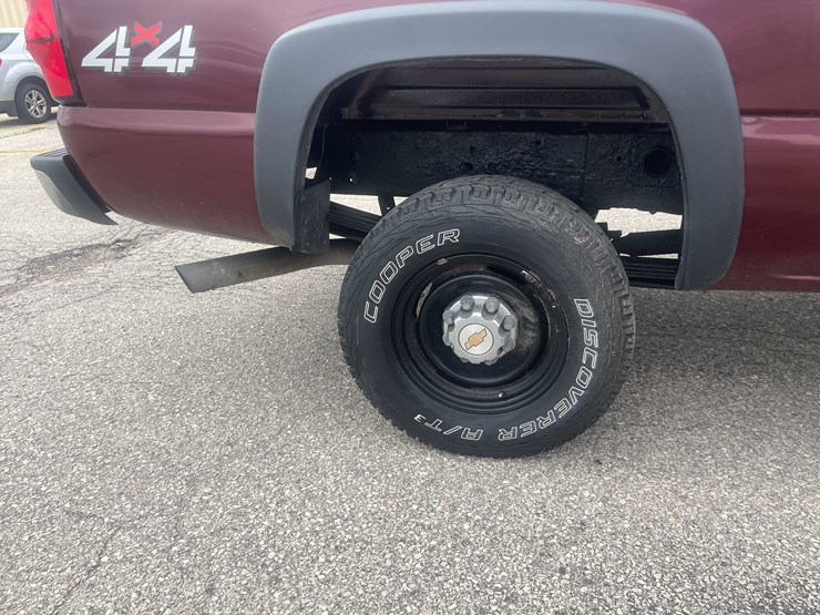 2003-chevrolet-silverado-2500-image-17
