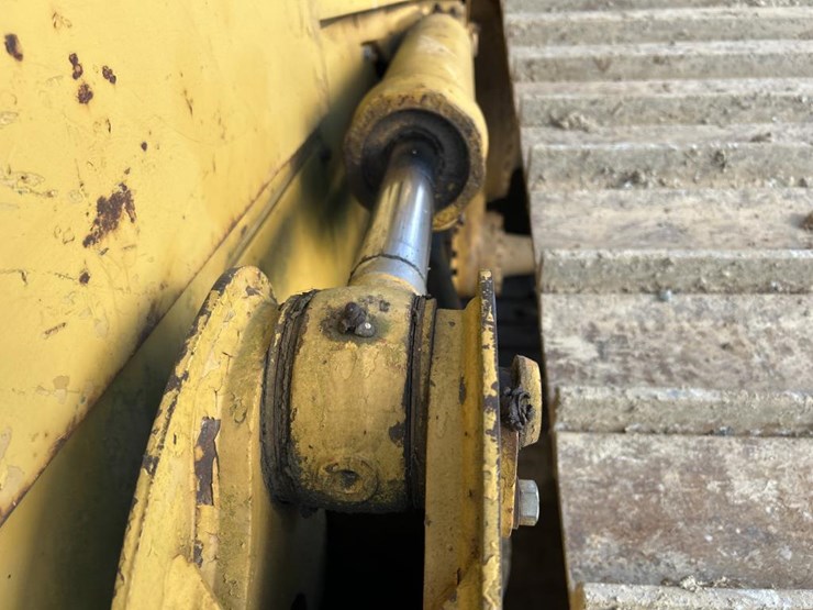 caterpillar-d4h-image-21
