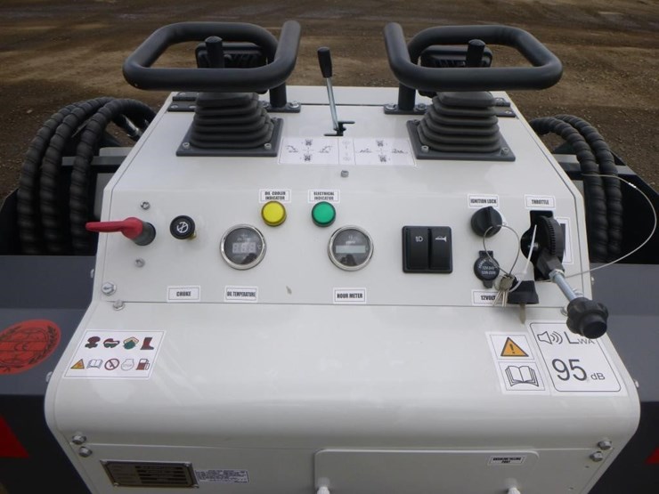 bttl-stm25-6-skid-steer-track-loader-image-13