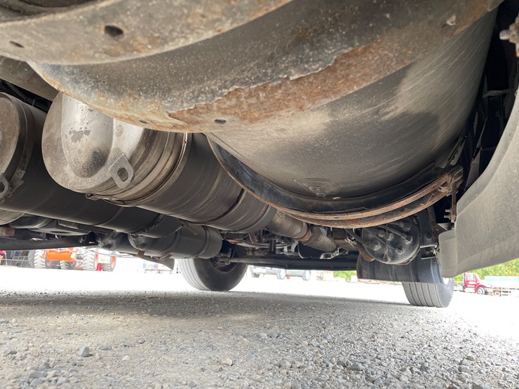 2013-kenworth-t700-image-16