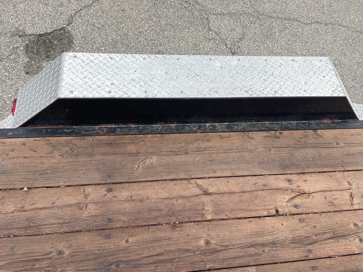 #1977-•-20'-tandem-axle-trailer-(has-wi-title)-image-26