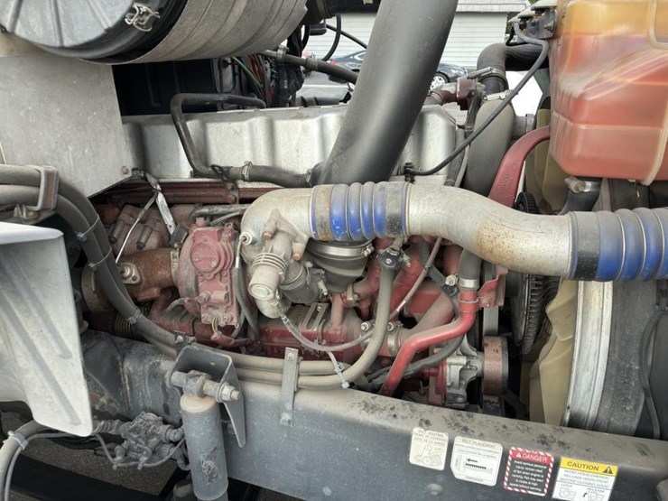 2012-mack-pinnacle-truck-tractor-image-10