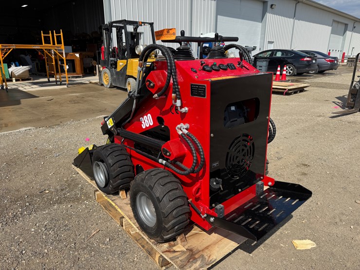 #1045-•-2024-mini-wheeled-skidsteer-image-5
