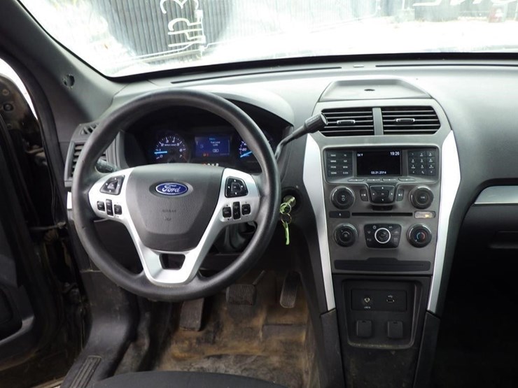 2015-ford-explorer-image-9
