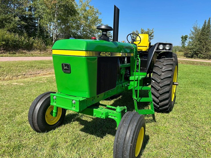 john-deere-4240-image-2