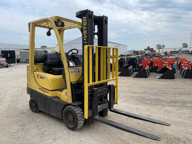 #1036-•-hyster-40-3,750lb-lp-forklift-image-3