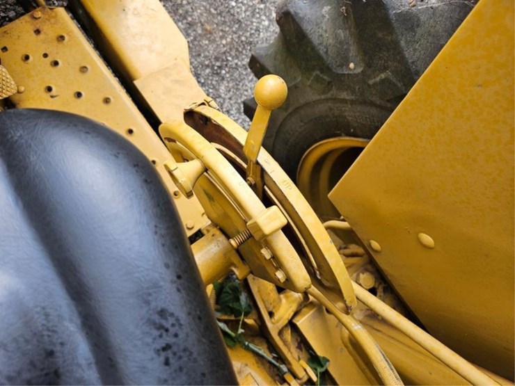 #2008-•-massey-ferguson-loader-tractor-image-25