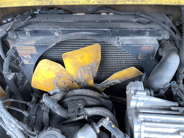 #1036-•-hyster-40-3,750lb-lp-forklift-image-24