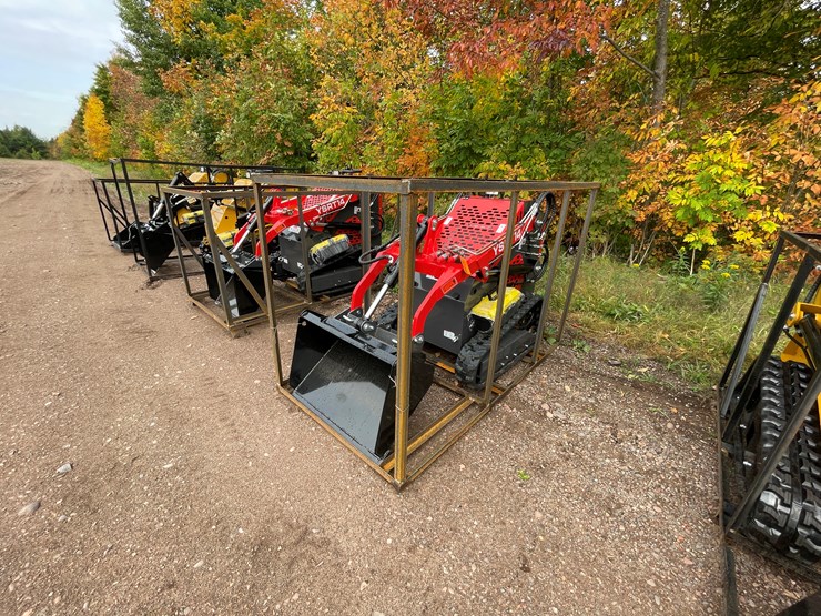 #8172-•-agt-compact-track-loader-image-1