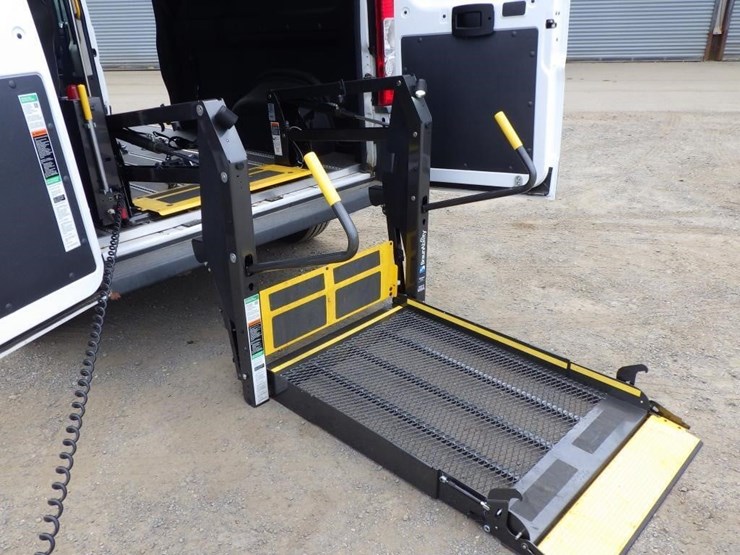 2018-ram-promaster-2500-image-8