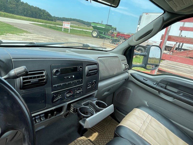 2006-ford-f550-image-39
