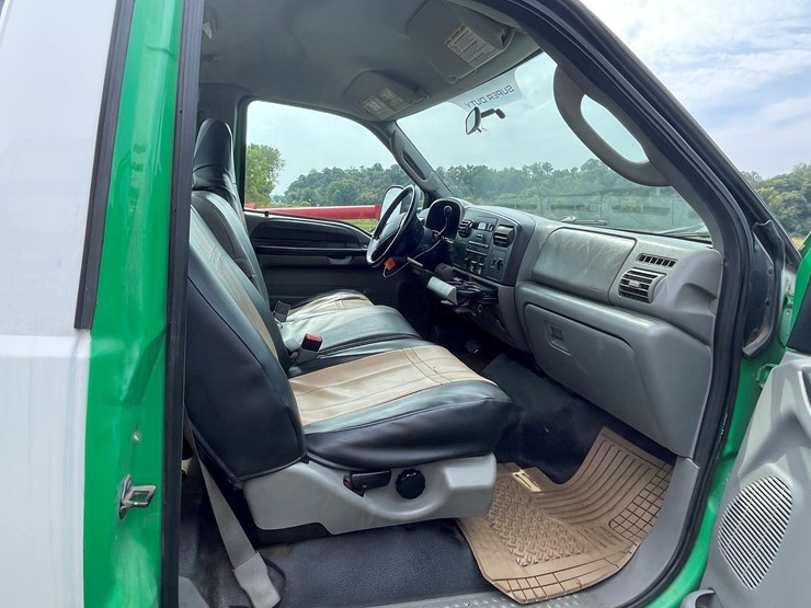 2006-ford-f550-image-27