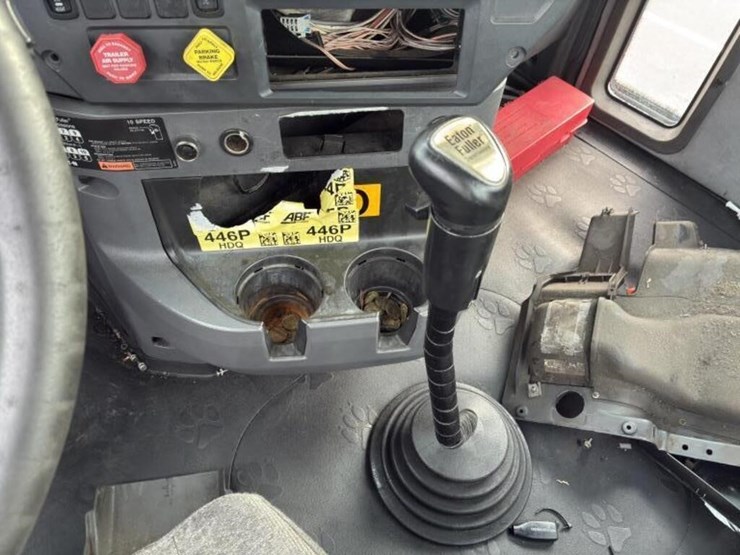 2012-mack-pinnacle-truck-tractor-image-14