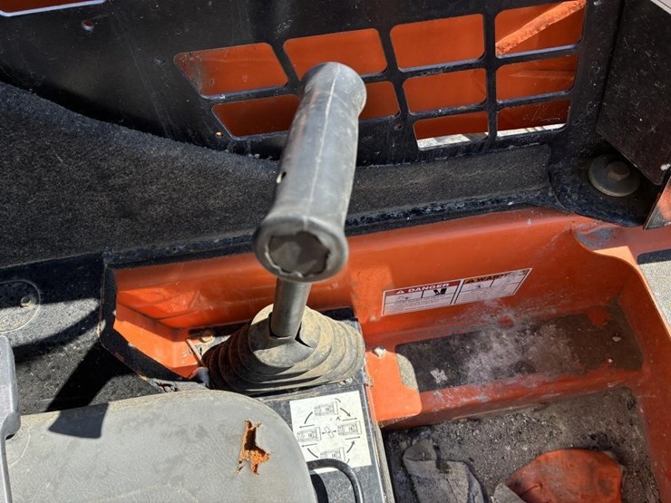 2019-gehl-r105-image-15