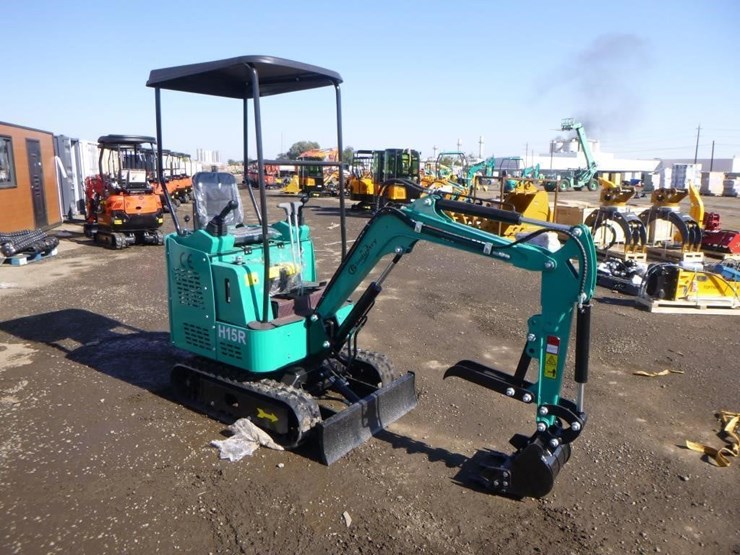 2025-agt-h15r-hydraulic-excavator-image-2