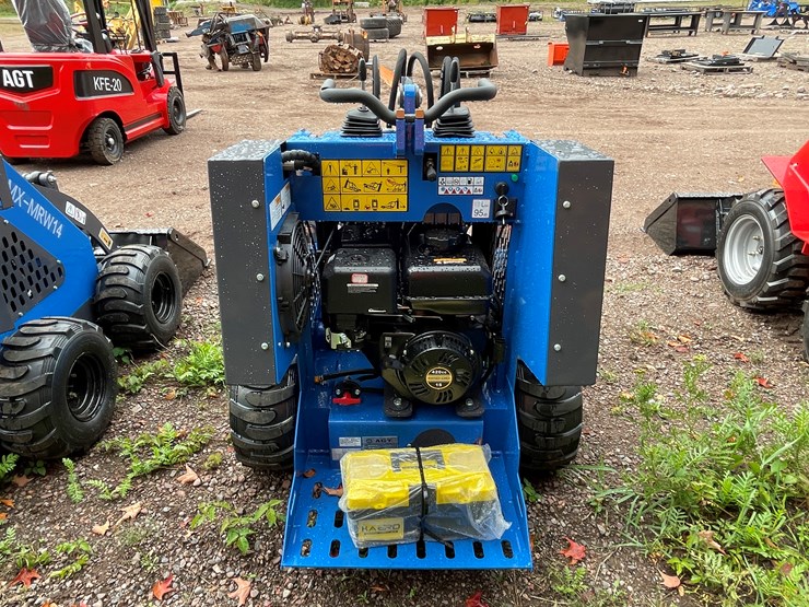 #8165-•-agt-skid-steer-loader-image-5