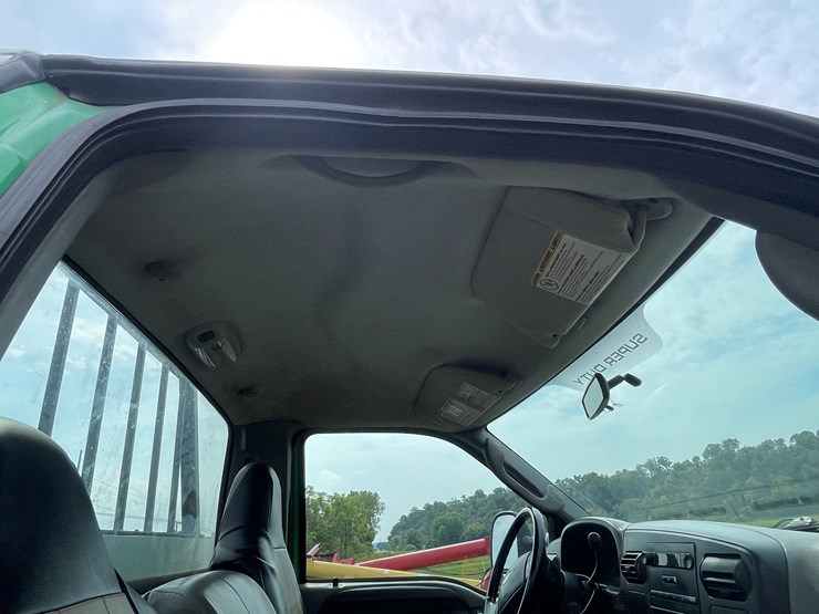 2006-ford-f550-image-32