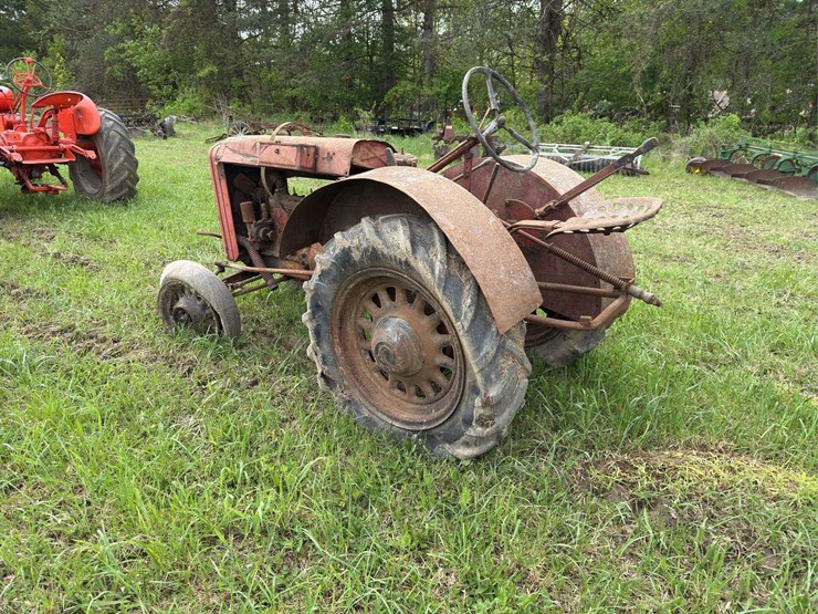 silver-king-r38-tractor-image-4