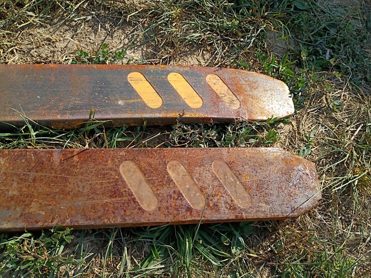 #107-•-set-of-42"-pallet-forks-[damaged]-image-5
