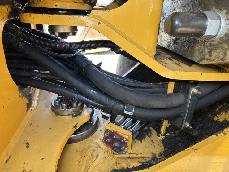 2016-deere-344k-image-34
