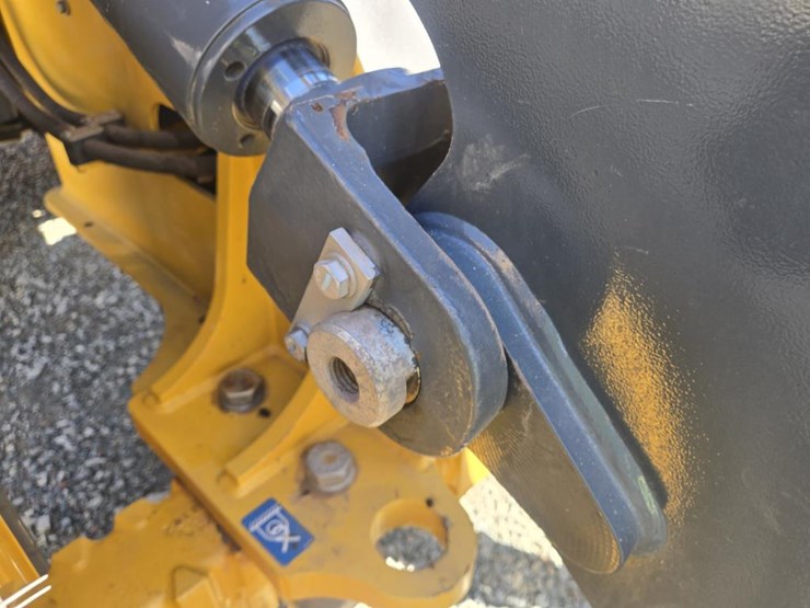 2019-deere-344l-image-17