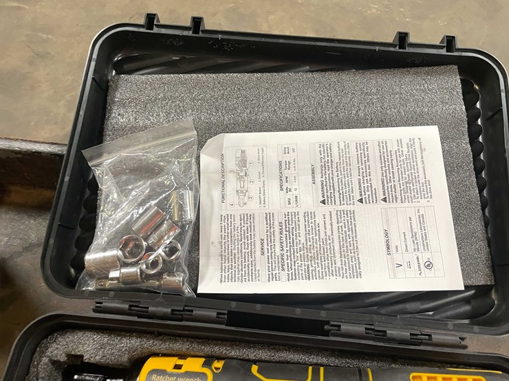 #5559-•-dewalt-compatible-cordless-ratchet-wrench,-batteries,-charger-and-case-(pr10)-image-2