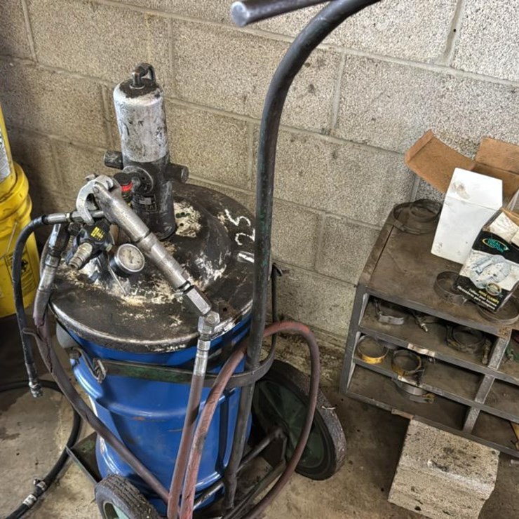 #125 • Air Operated Greece Zerk Oil Pump with Cart