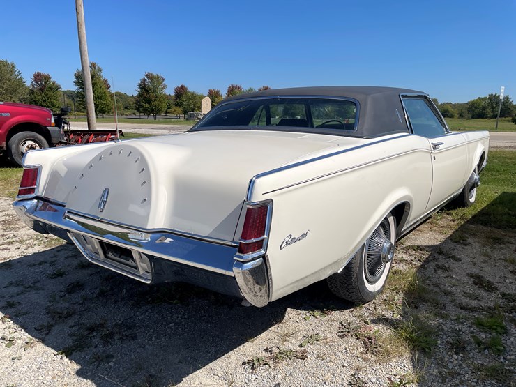#1022-•-1969-lincoln-continental-mark-iii-image-5