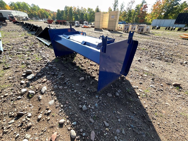 #8234-•-new-kc-6'-skid-steer-economy-pusher-image-1
