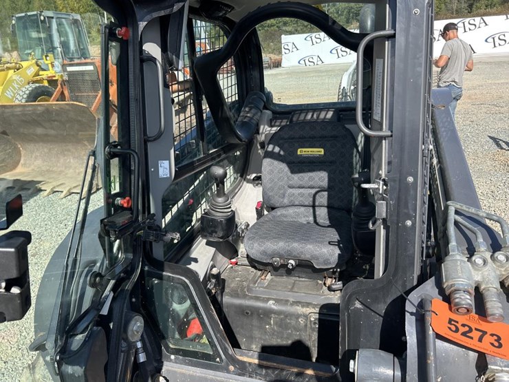 2022-new-holland-l320-image-40