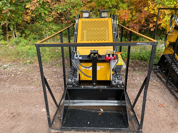 #8175-•-agt-compact-track-loader-image-2